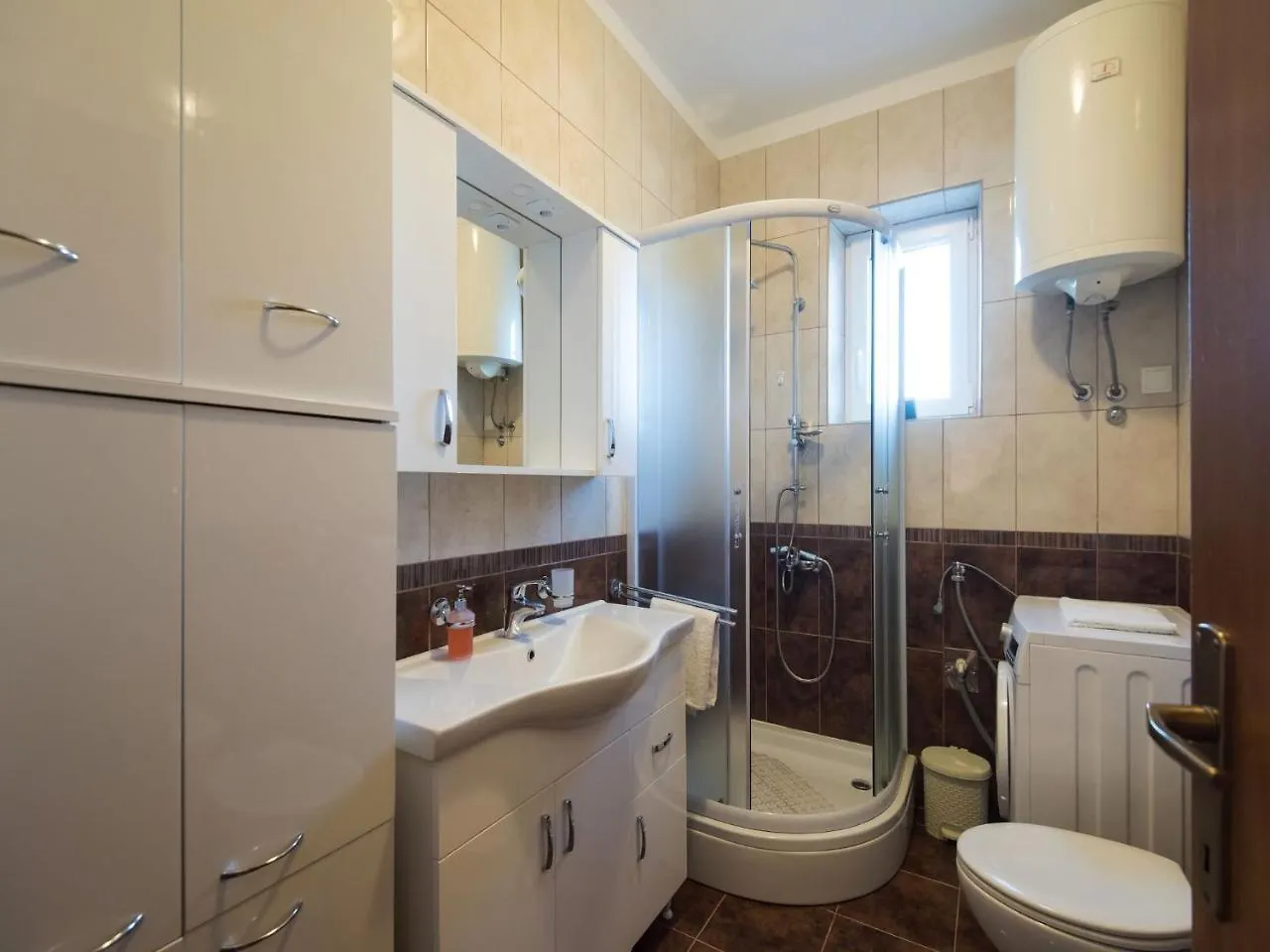 Charming Holiday Home With Private Pool Islam Latinski